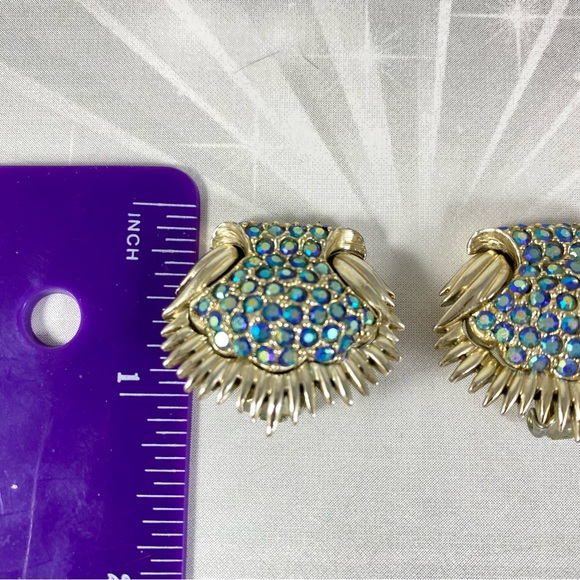 Stunning, vintage, clamshell shaped blue, iridescent rhinestone clip on earrings - Picture 2 of 3